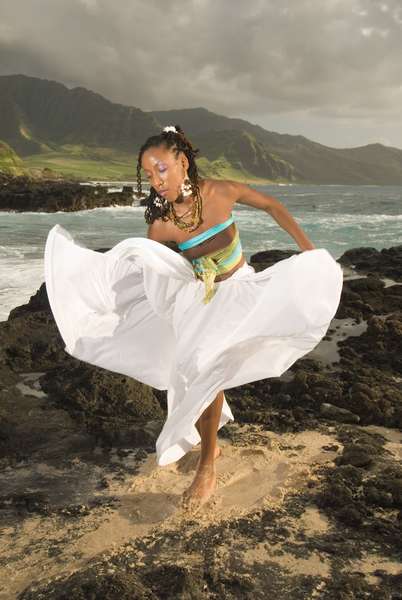 Queen Lioness - Dancing for the Ocean in Oahu