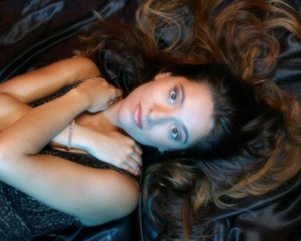 STEPHANIE LUQUE - Lying in satin