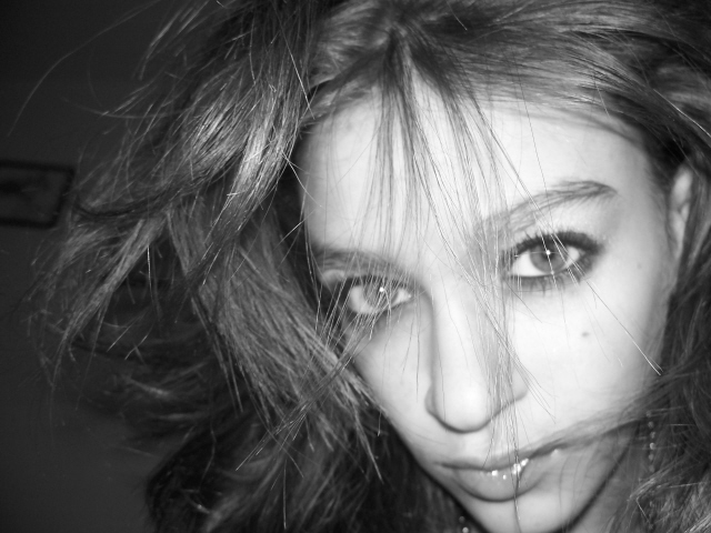 Ronay - flyaway hair