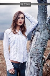 Lacey Sue - Lacey Outdoor shot