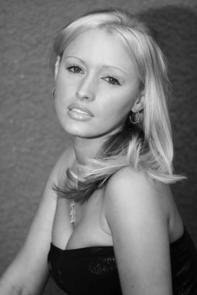 April Estelle - headshot 1