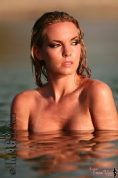 Mandy Lee - www.teaseum.com