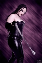 Lady Zombie - Leather & Chainmail