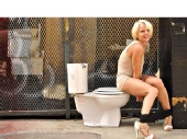 Bernadett - A Girls Gotta Pee