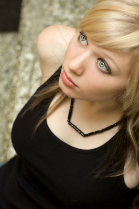 Laura O - Bright Eyed