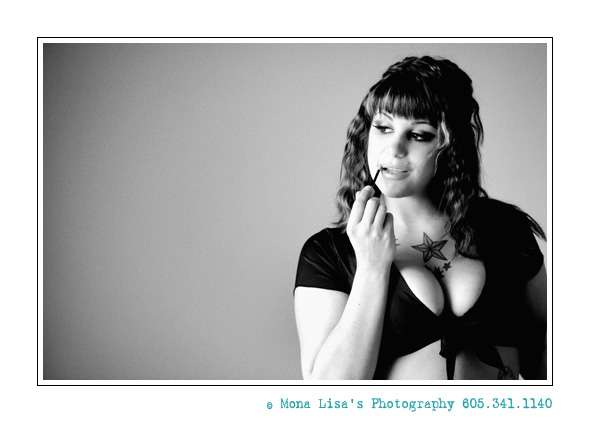 Mia - lip gloss and black