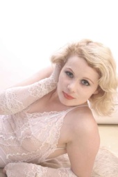 lyndsey - naughton