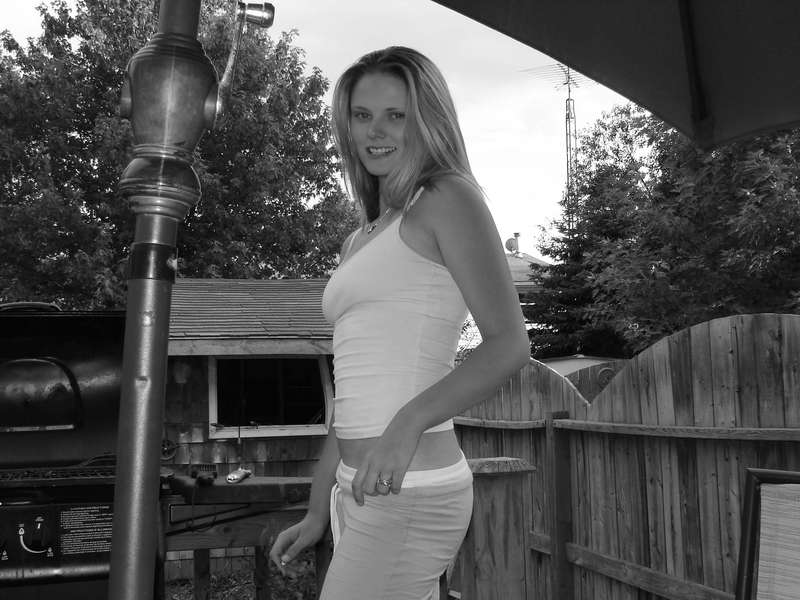 Justine - outside no make up body shot