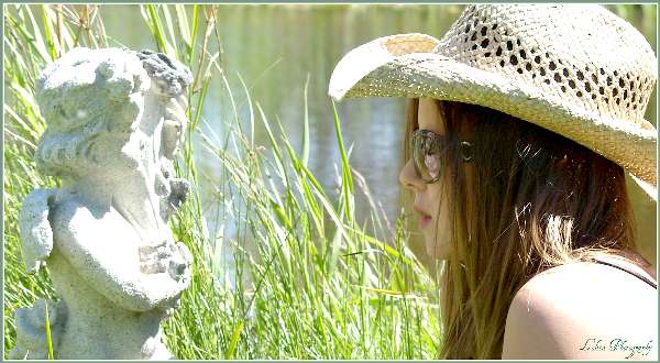 girl89 - She Talks To Angels