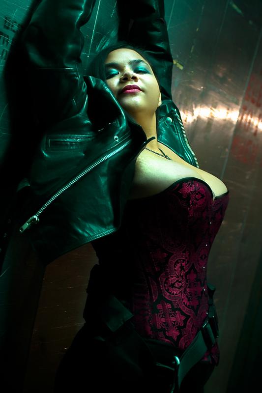 Sarah Slaykitty - Atomic Box shoot