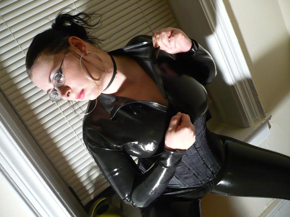Switch Lydia Lamour - Latex Clad Beauty