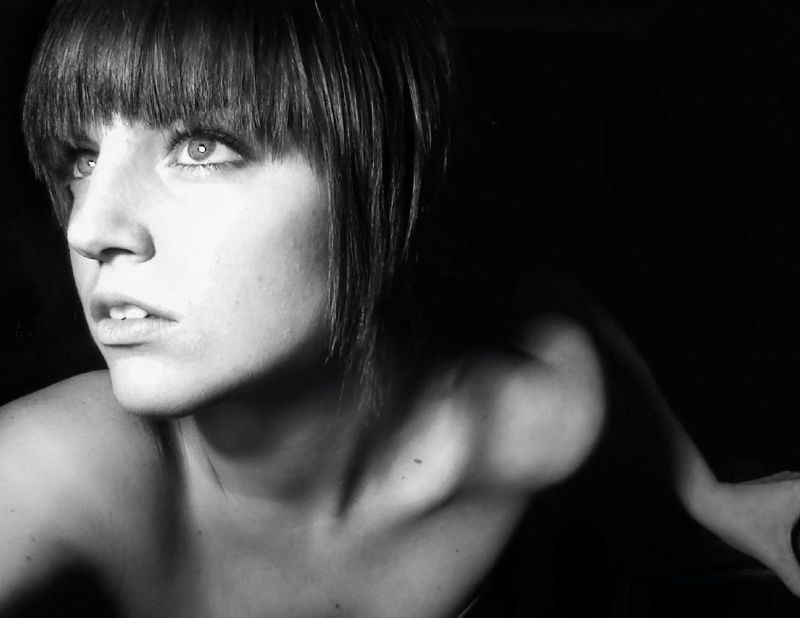 gracie - straight-across bangs