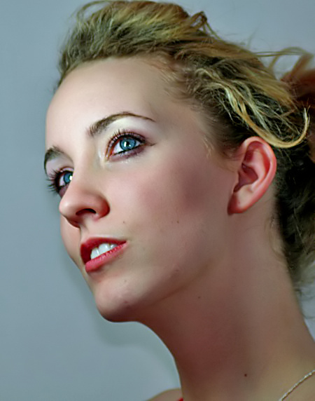 Zoe La Belle - is she a COVERGIRL?