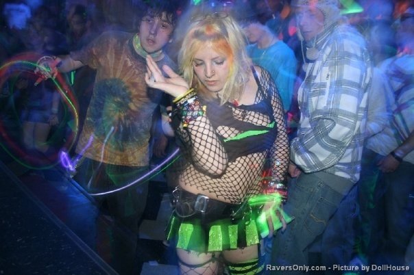 dee_t0xik - Rawr! (a rave in Rochester, NY)