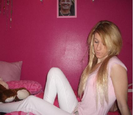 danielle mcnamara - bed pose