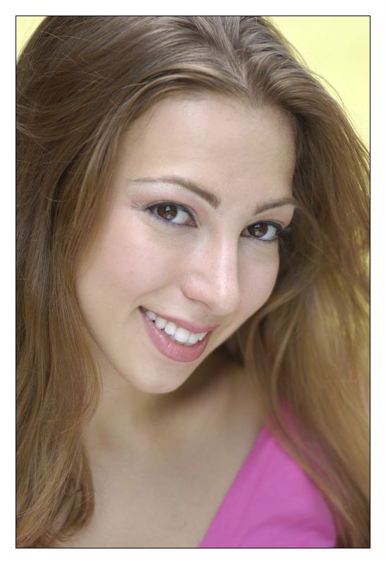 Chelsa Leigh - color headshot 2