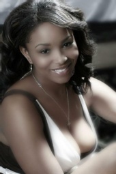 Somalya O - Close Up