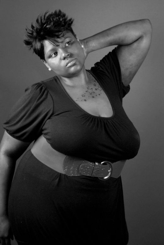 MimiTheModel - Short Hair B&W