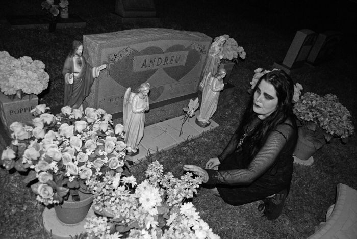 Gothic Goddess - Death at the door