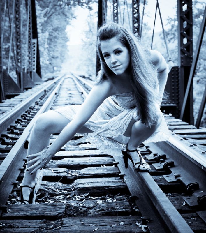 Sonja - At The Tracks
