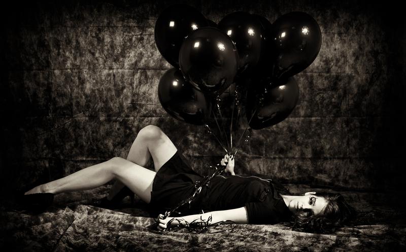 Sonja - Dark Balloons