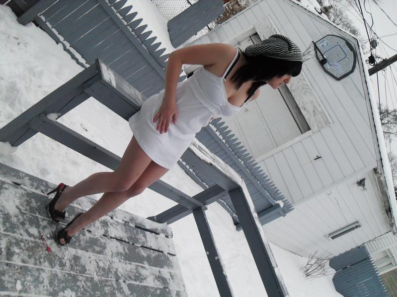 DallaceNikhol - Looking Out.