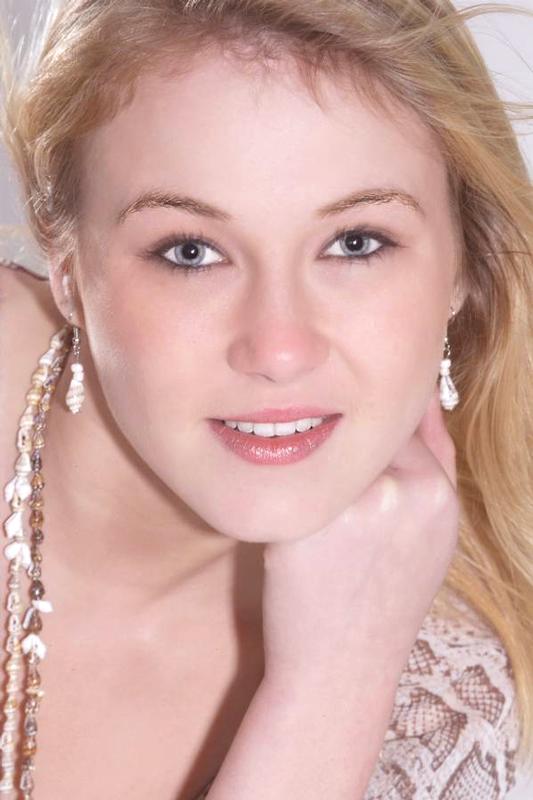 AlexisB - Alexis Buck Comp Card