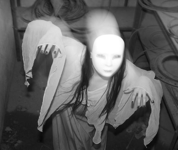 Aprilis - ghost face