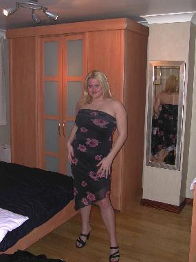 Abbi - amber