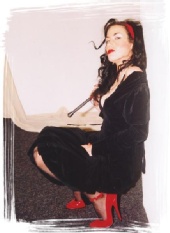 Ava - Red shoe Die Arie