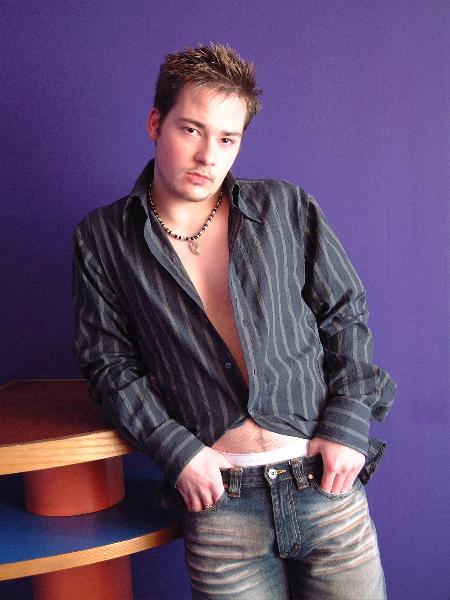 Phillip Richards - Chillin in clubbing gear