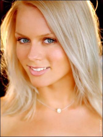 Stephanie Menet - Heashot