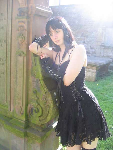 Melissa - pose next to gravestone