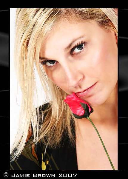 zoe harper - Romantic look