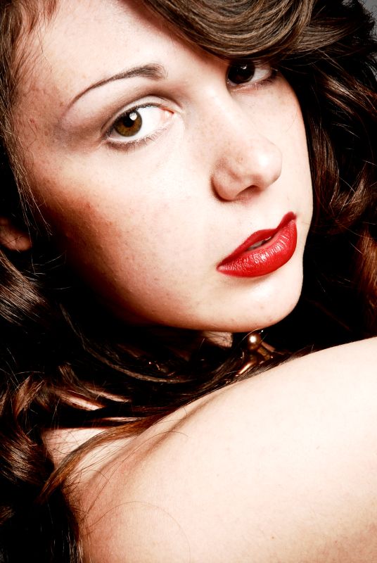 Katie White - Close up 