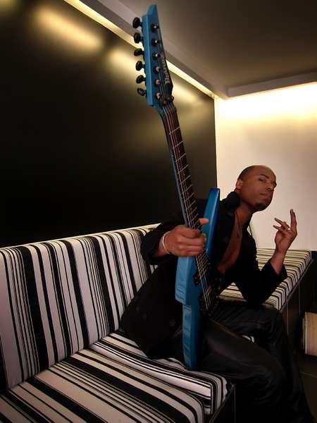 Avant - Guitarist reflecting