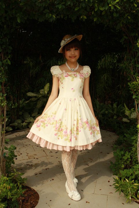 Sakura Rii - classical country lolita
