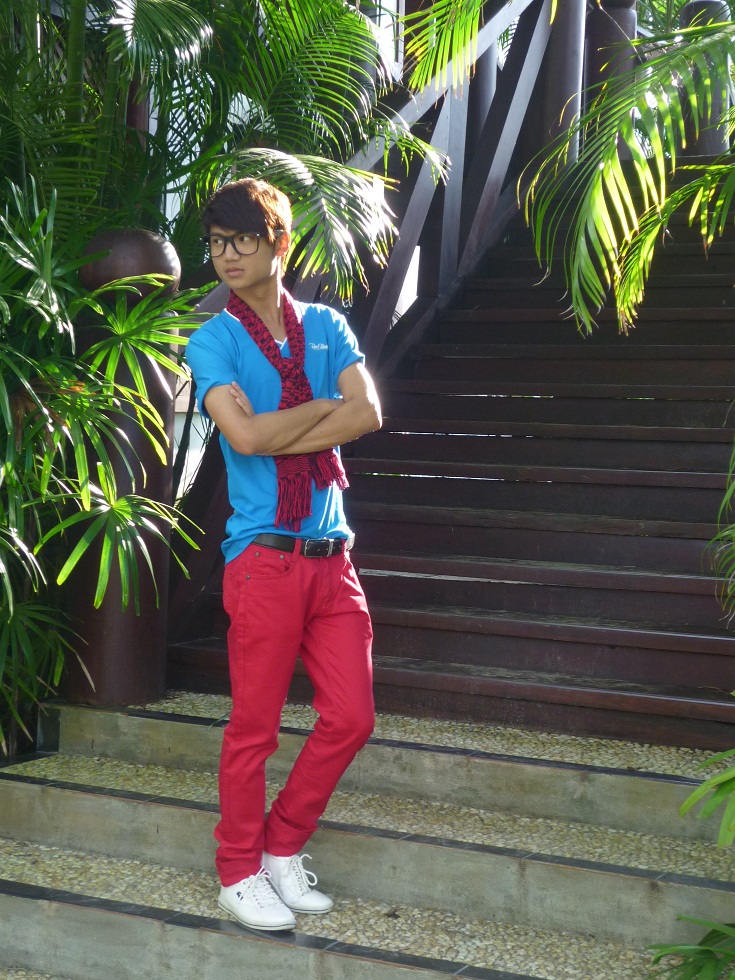 Thant Sin Aye - down to the stairs.....