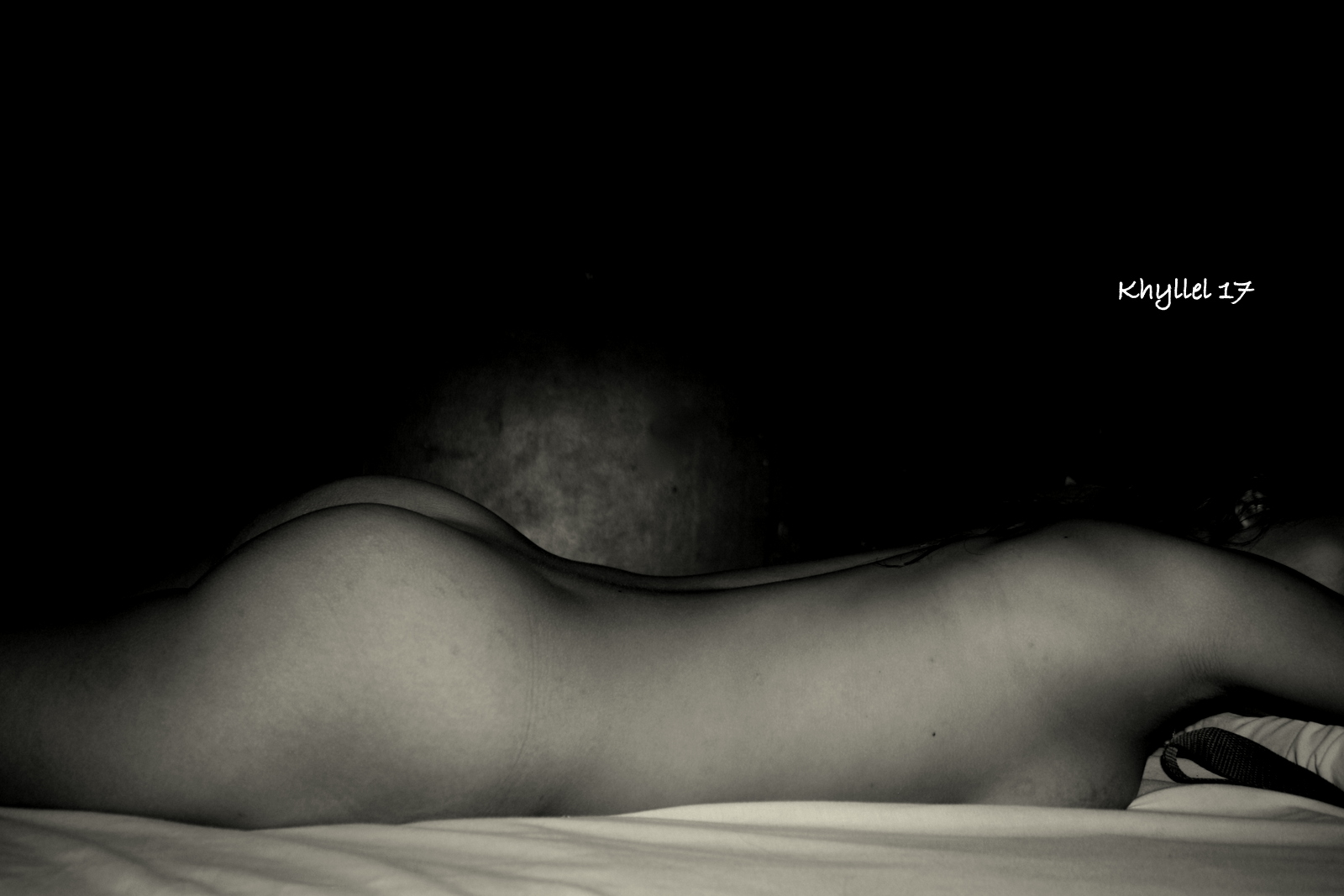 khyllel rafael - lying in dark