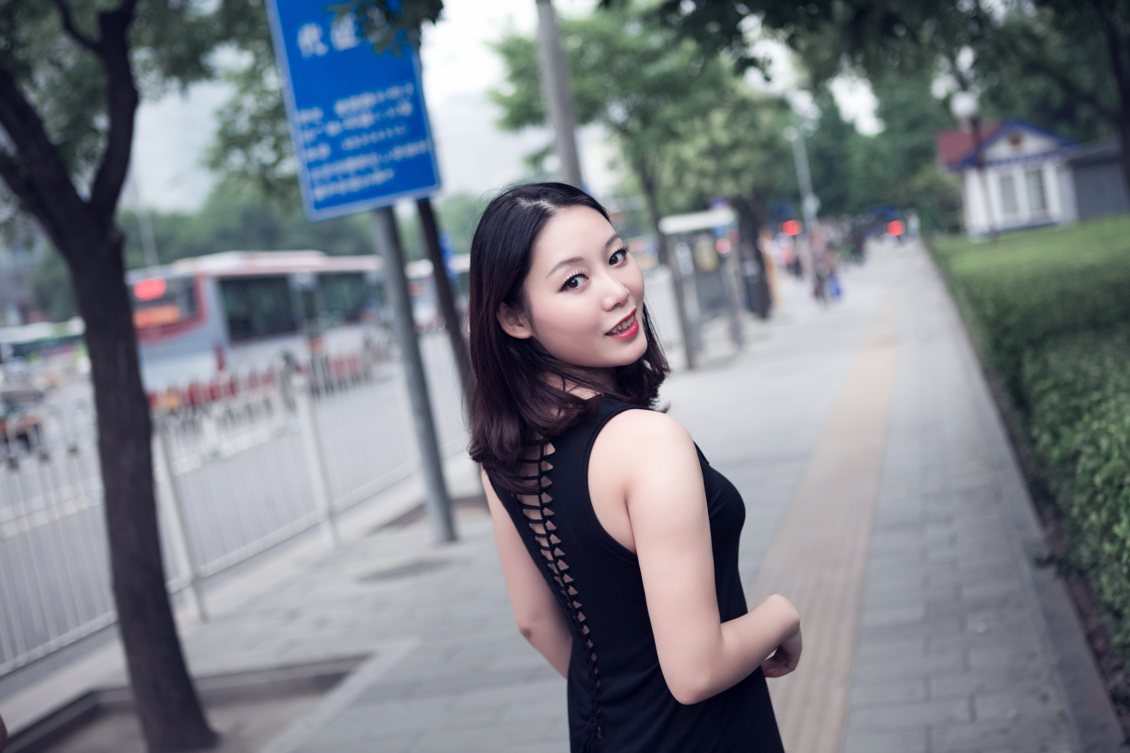 info@blackfrogstudio.com - Mia in the streets
