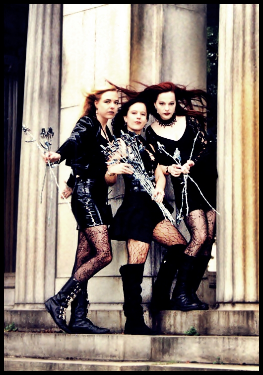 my goth sisters<>